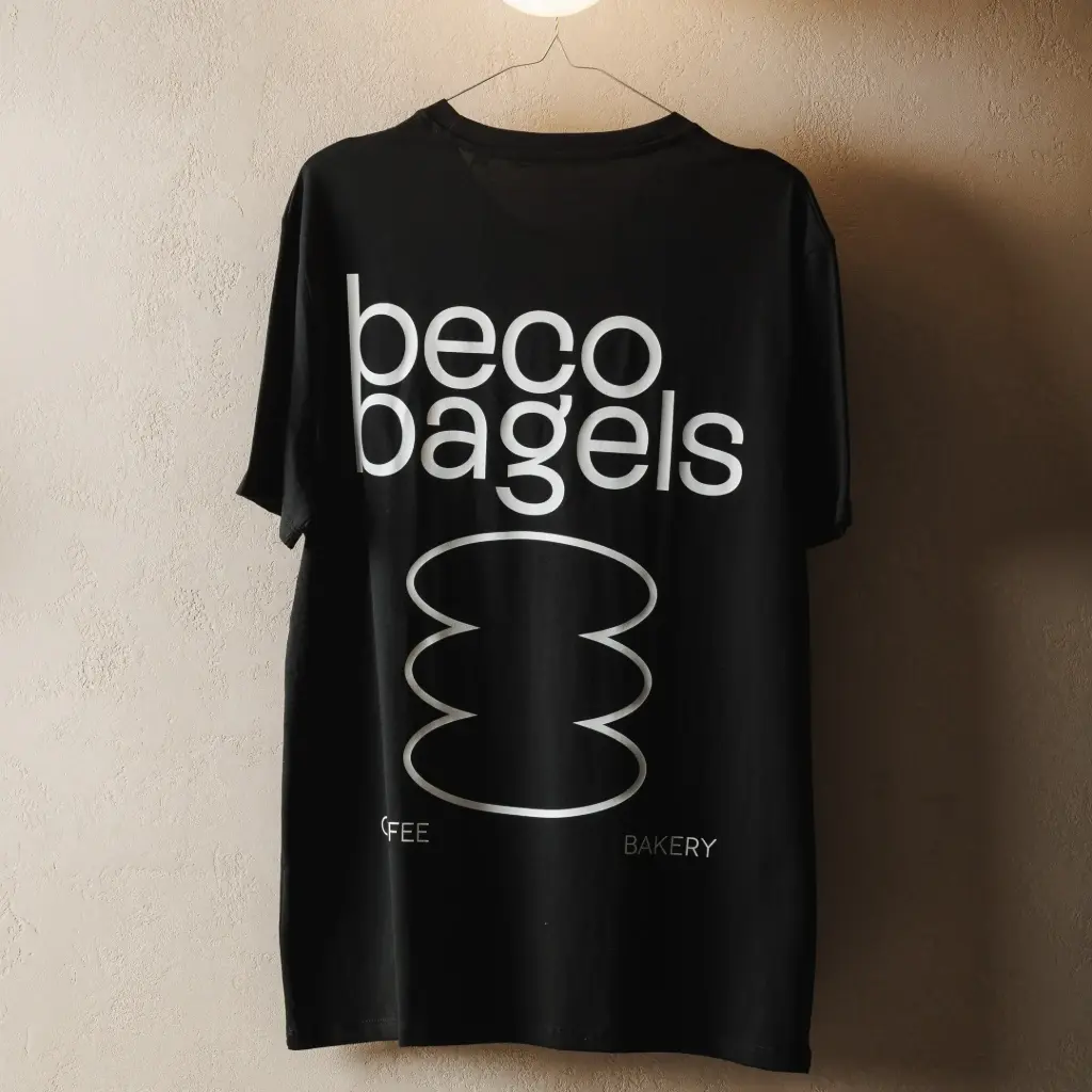 T-shirt Beco Bagels - preta